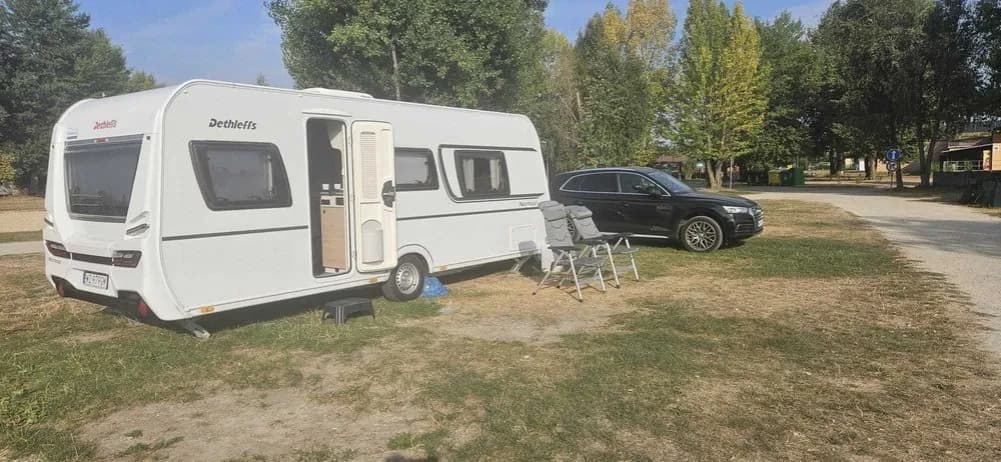 Ile kosztuje wynajem przyczepy kempingowej? Sprawdź ceny i ukryte koszty