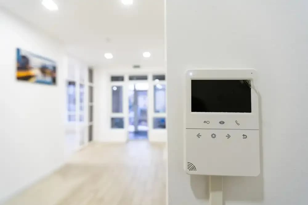 Jaki alarm do mieszkania w bloku? Wybierz najlepsze zabezpieczenie dla siebie